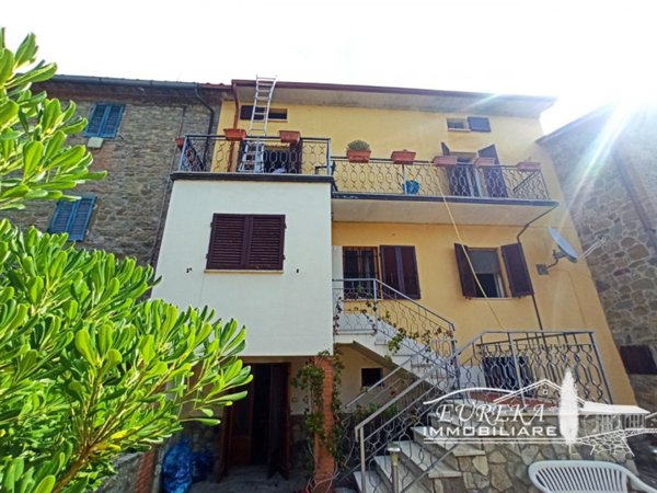 casa semindipendente in vendita a Tuoro sul Trasimeno in zona Vernazzano