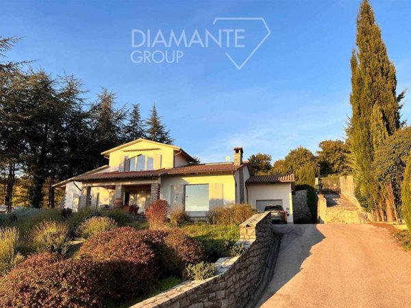 casa indipendente in vendita a Tuoro sul Trasimeno