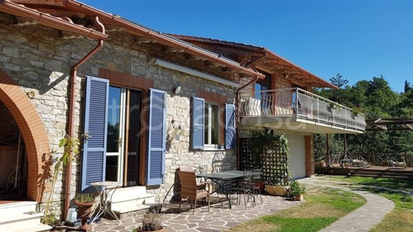 casa indipendente in vendita a Tuoro sul Trasimeno