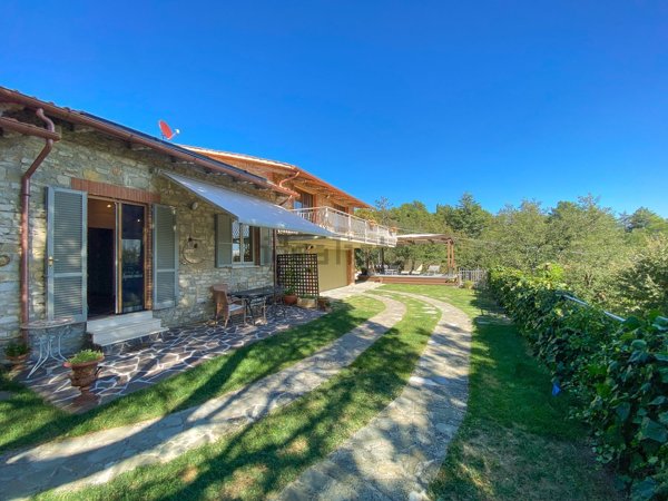 casa indipendente in vendita a Tuoro sul Trasimeno