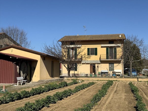 casa indipendente in vendita a Tuoro sul Trasimeno