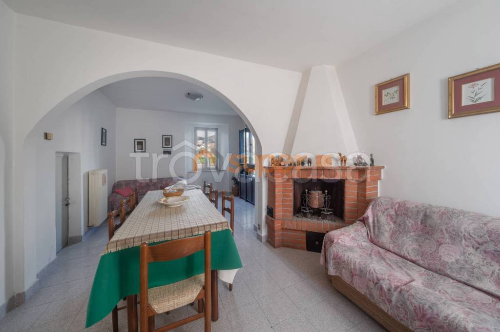 casa indipendente in vendita a Tuoro sul Trasimeno