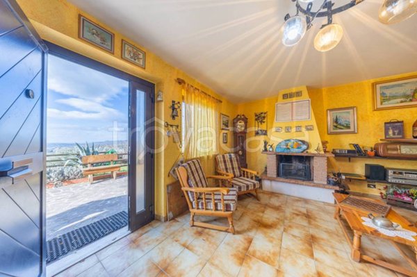 casa indipendente in vendita a Tuoro sul Trasimeno