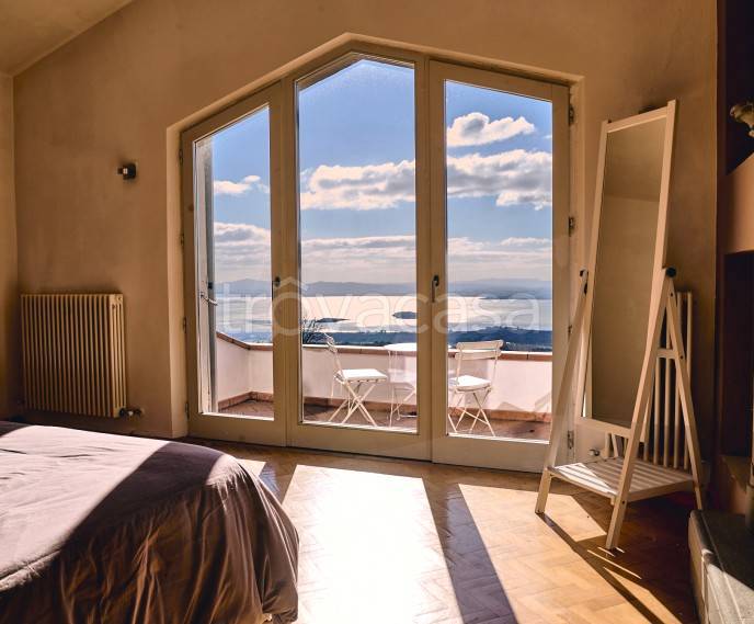 casa indipendente in vendita a Tuoro sul Trasimeno