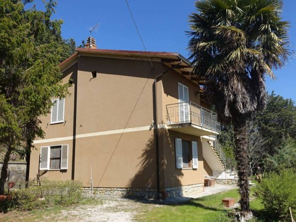 casa indipendente in vendita a Tuoro sul Trasimeno