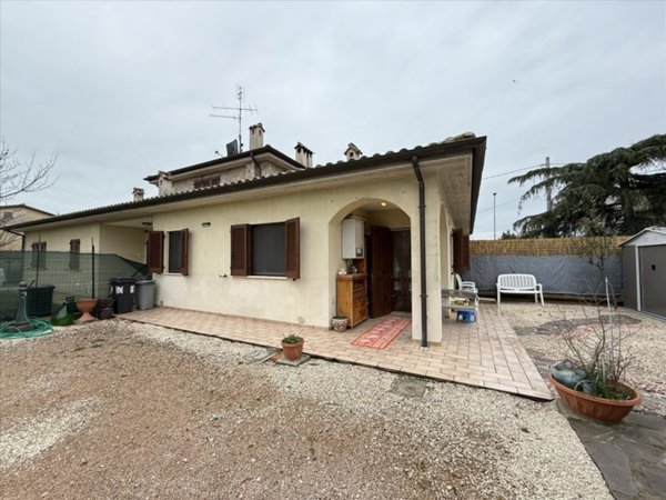 casa indipendente in vendita a Tuoro sul Trasimeno in zona Vernazzano