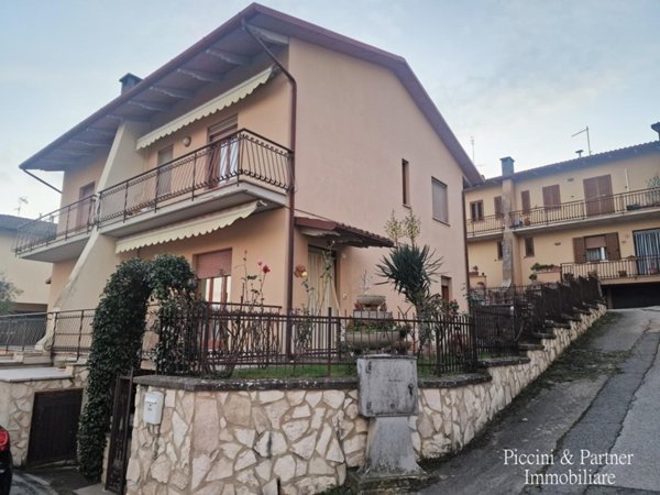 casa indipendente in vendita a Tuoro sul Trasimeno