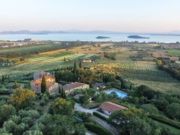 casa indipendente in vendita a Tuoro sul Trasimeno
