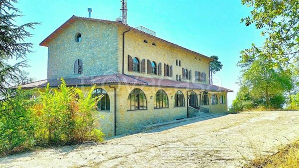 locale di sgombero in vendita a Tuoro sul Trasimeno