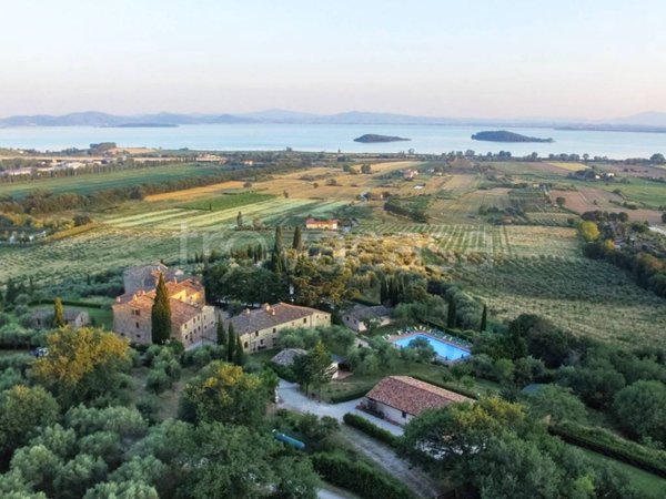 casa indipendente in vendita a Tuoro sul Trasimeno
