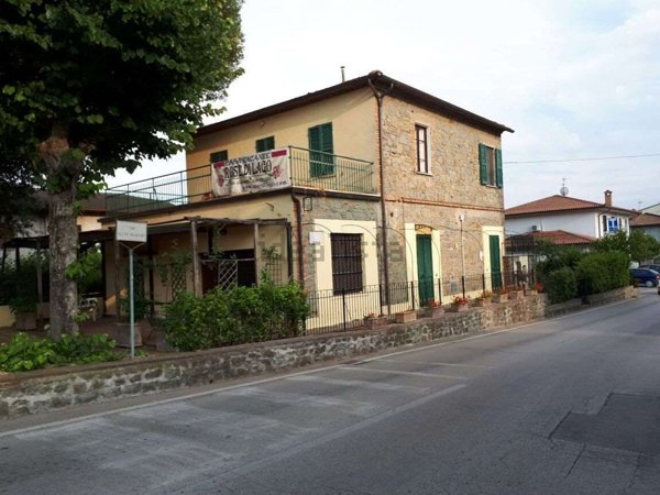 casa indipendente in vendita a Tuoro sul Trasimeno