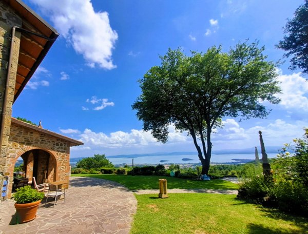 casa indipendente in vendita a Tuoro sul Trasimeno
