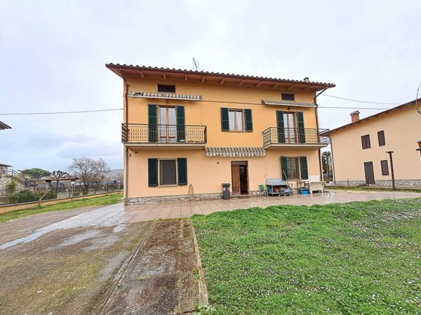 casa indipendente in vendita a Tuoro sul Trasimeno