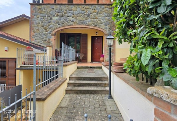 casa indipendente in vendita a Tuoro sul Trasimeno