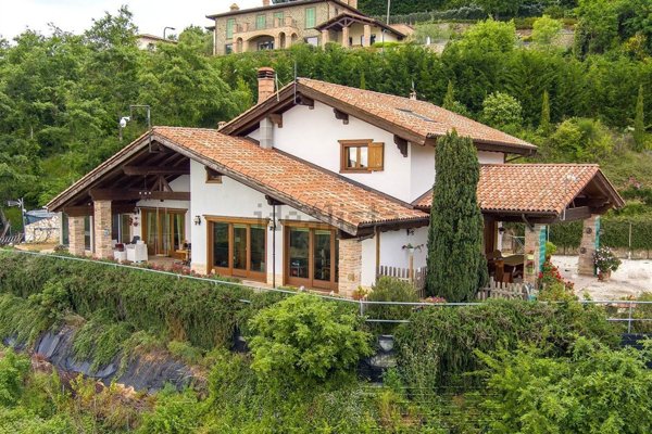 casa indipendente in vendita a Tuoro sul Trasimeno