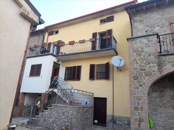 casa indipendente in vendita a Tuoro sul Trasimeno in zona Vernazzano