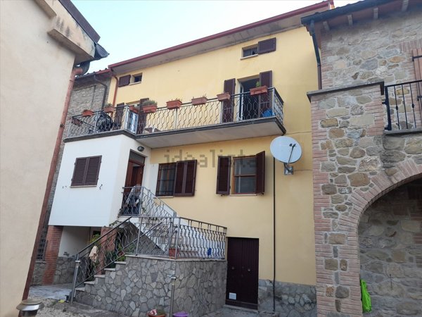 casa indipendente in vendita a Tuoro sul Trasimeno in zona Vernazzano