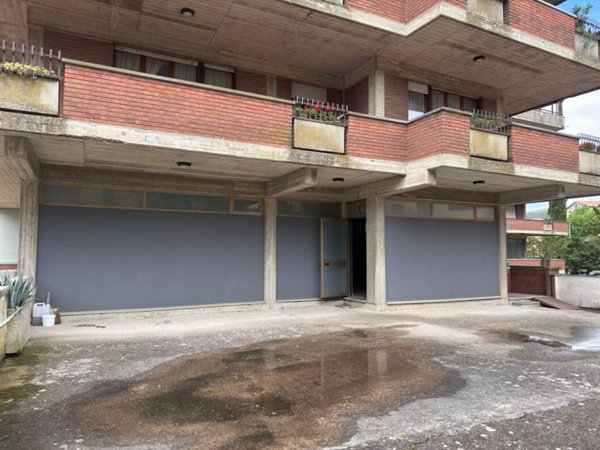 negozio in vendita a Tuoro sul Trasimeno