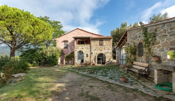 casa indipendente in vendita a Tuoro sul Trasimeno