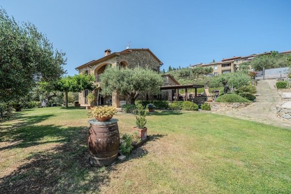 casa indipendente in vendita a Tuoro sul Trasimeno