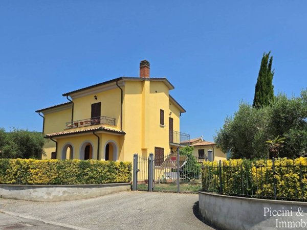 casa indipendente in vendita a Tuoro sul Trasimeno in zona Vernazzano