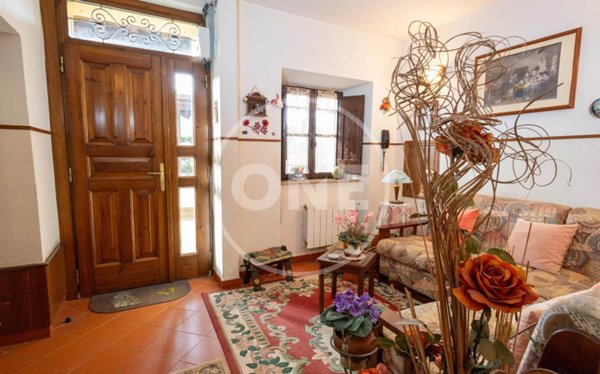 casa indipendente in vendita a Tuoro sul Trasimeno