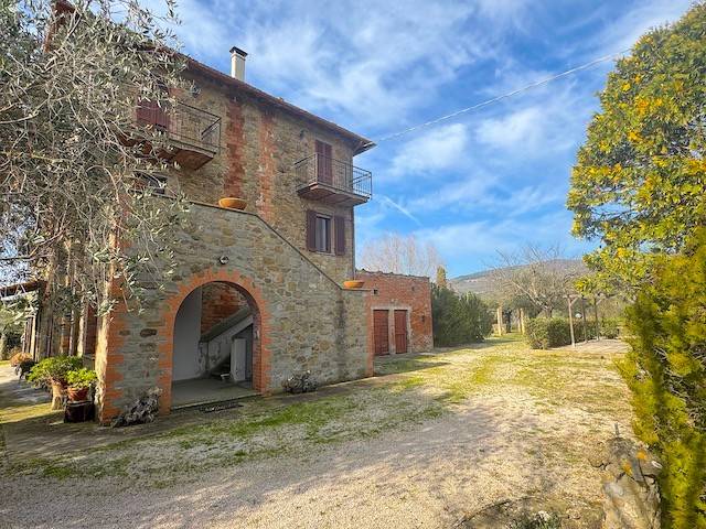 casa indipendente in vendita a Tuoro sul Trasimeno in zona Vernazzano
