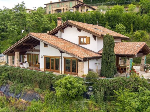 casa indipendente in vendita a Tuoro sul Trasimeno