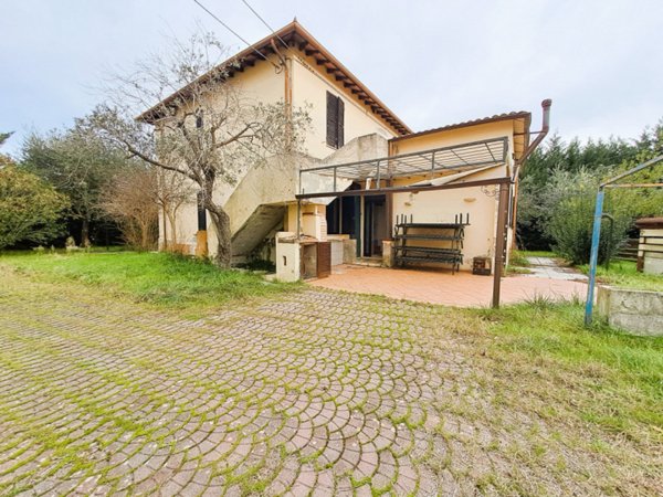 casa indipendente in vendita a Tuoro sul Trasimeno