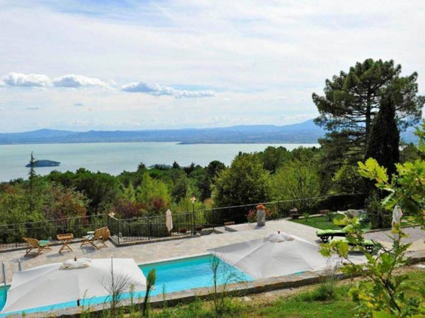 casa indipendente in vendita a Tuoro sul Trasimeno