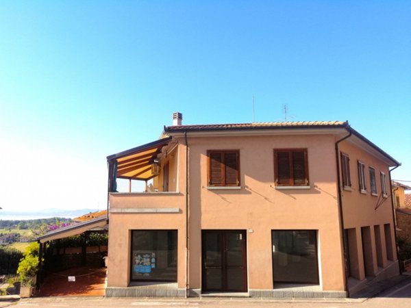 locale commerciale in vendita a Tuoro sul Trasimeno
