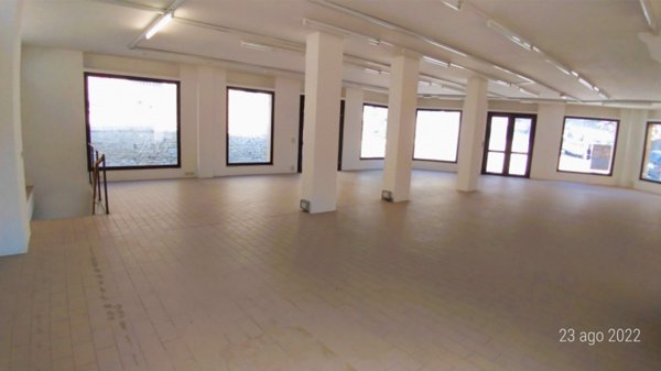 locale commerciale in vendita a Tuoro sul Trasimeno