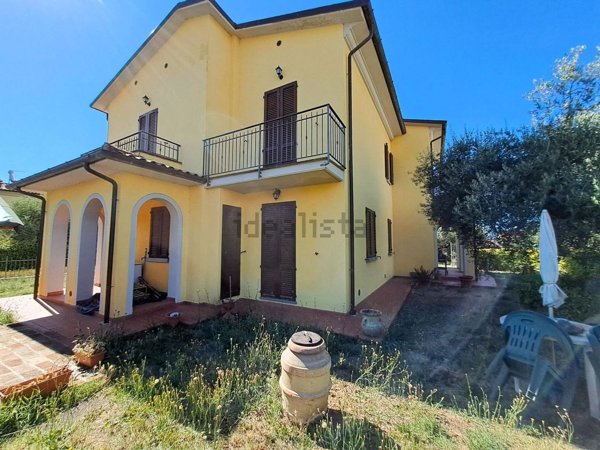 casa indipendente in vendita a Tuoro sul Trasimeno in zona Vernazzano