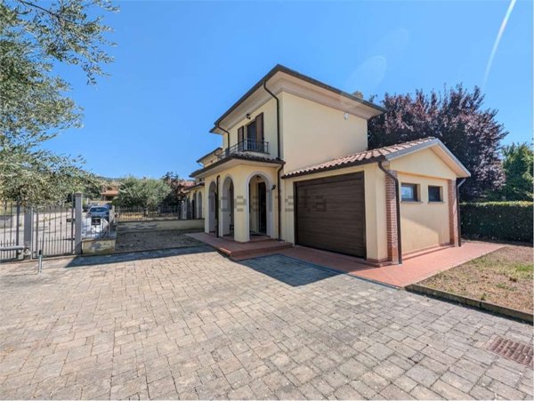 casa indipendente in vendita a Tuoro sul Trasimeno