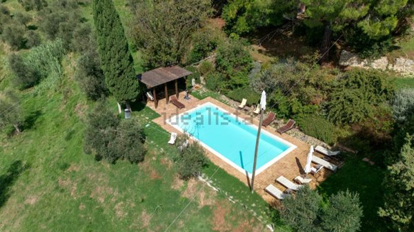 casa indipendente in vendita a Tuoro sul Trasimeno