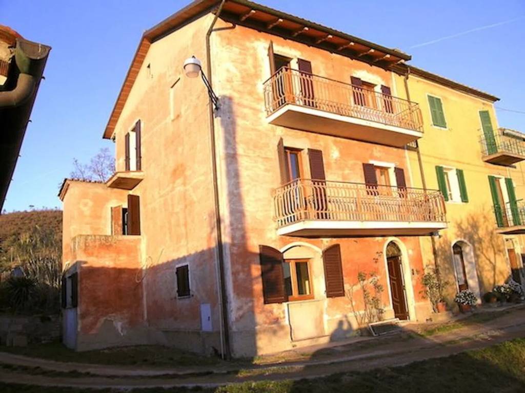 casa indipendente in vendita a Tuoro sul Trasimeno