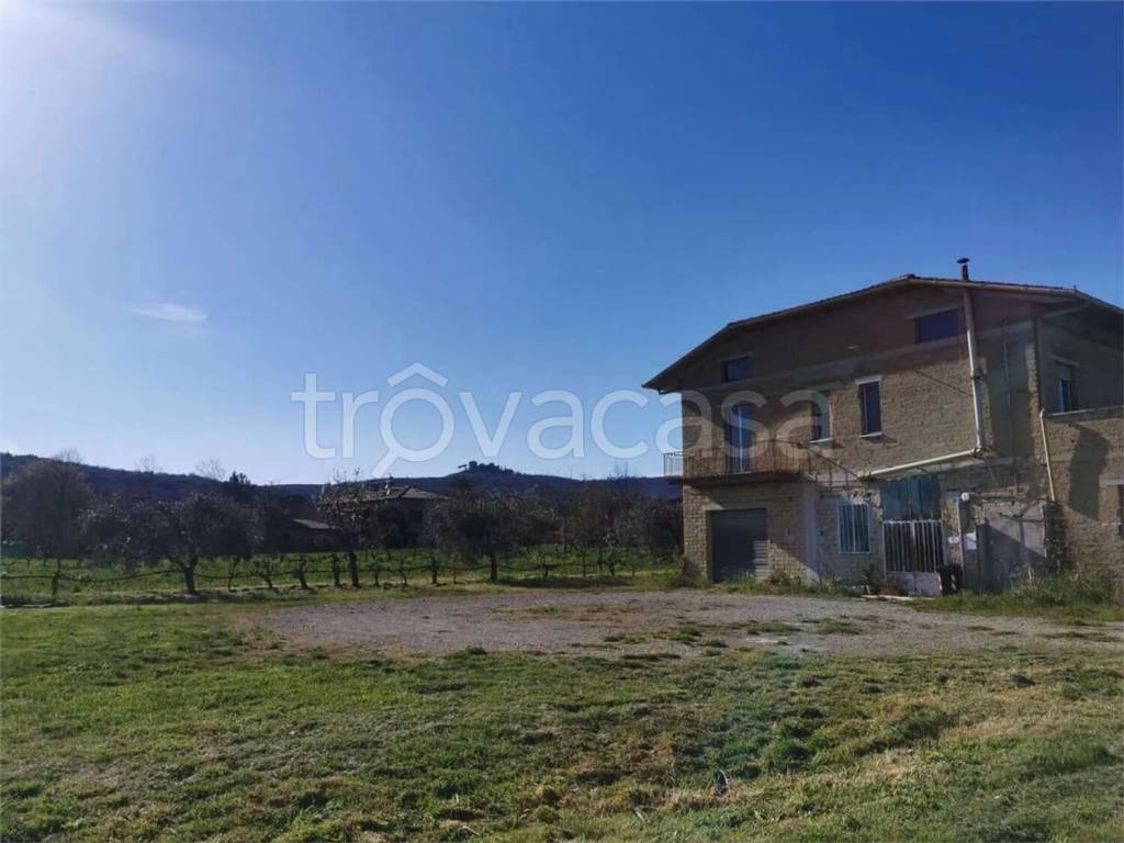 casa indipendente in vendita a Tuoro sul Trasimeno