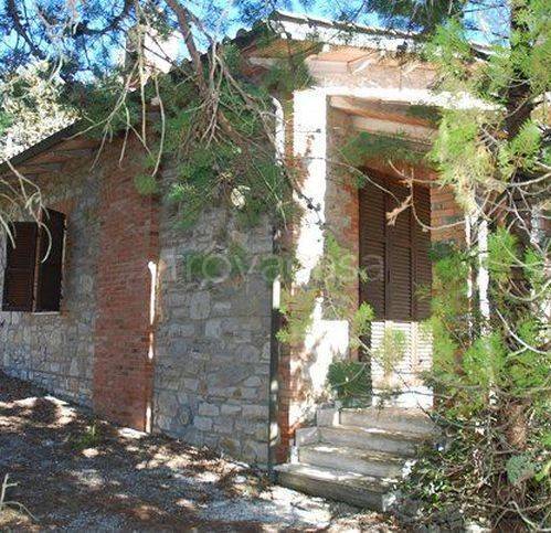 casa indipendente in vendita a Tuoro sul Trasimeno