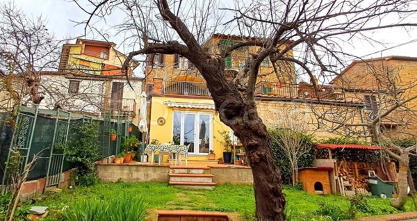 casa indipendente in vendita a Tuoro sul Trasimeno