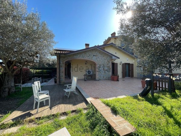 casa indipendente in vendita a Tuoro sul Trasimeno