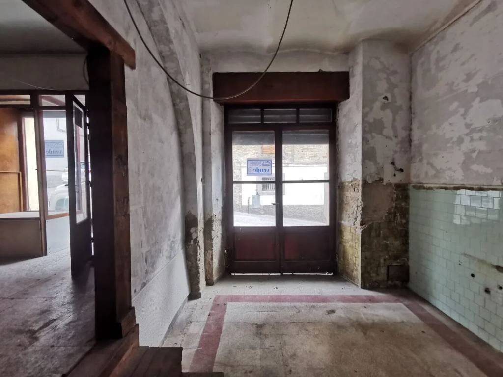 negozio in vendita a Tuoro sul Trasimeno