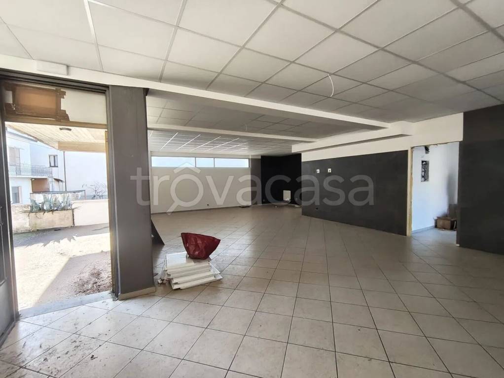 negozio in vendita a Tuoro sul Trasimeno