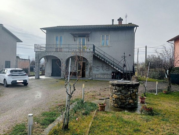 casa indipendente in vendita a Tuoro sul Trasimeno