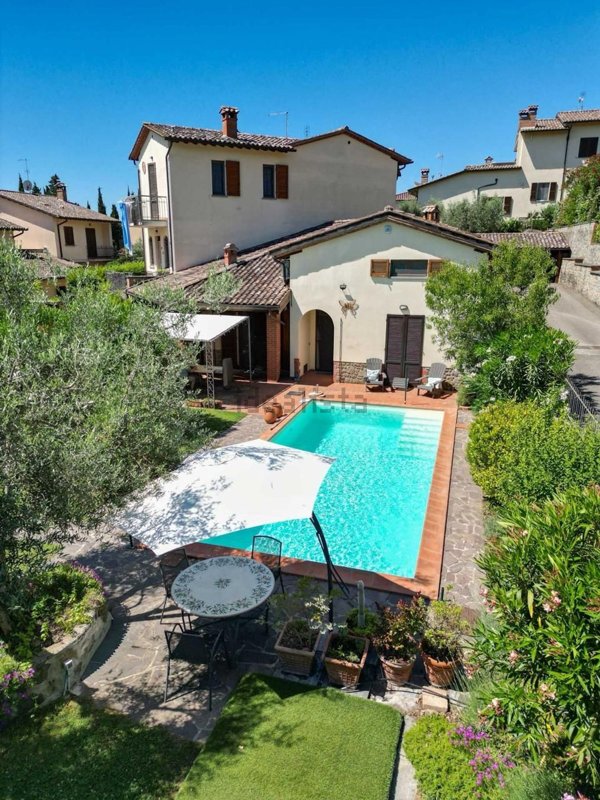 casa indipendente in vendita a Tuoro sul Trasimeno