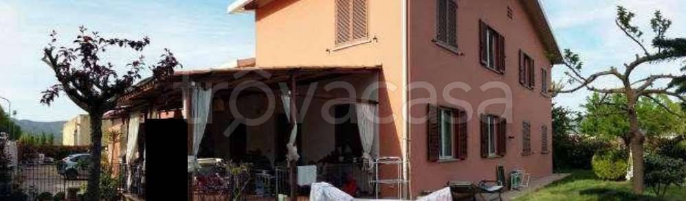 intera palazzina in vendita a Tuoro sul Trasimeno