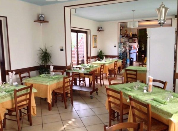 negozio in vendita a Tuoro sul Trasimeno