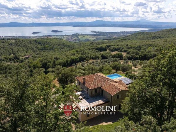 casa indipendente in vendita a Tuoro sul Trasimeno in zona Vernazzano