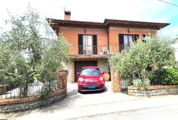 casa indipendente in vendita a Tuoro sul Trasimeno