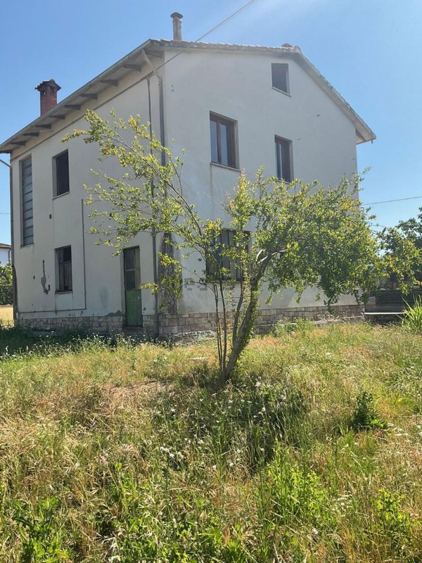 casa indipendente in vendita a Tuoro sul Trasimeno in zona Vernazzano