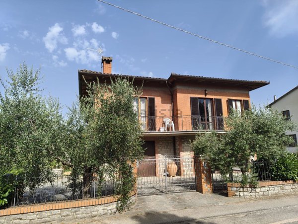 casa indipendente in vendita a Tuoro sul Trasimeno